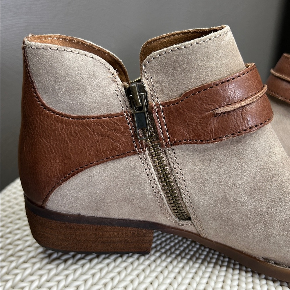 Born Katie Booties - Picture 7 of 10